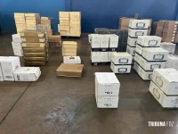 Policia Federal e RF estouram depósito com mais de 2.500 garrafas de vinhos contrabandeados