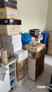 Policia Federal e RF estouram depósito com mais de 2.500 garrafas de vinhos contrabandeados