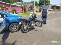 Motociclista empina moto, foge, é perseguido e preso pela Guarda Municipal