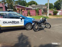 Motociclista empina moto, foge, é perseguido e preso pela Guarda Municipal