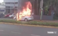 Bombeiros são acionados após incêndio a veículo em Puerto Iguazu na Argentina 