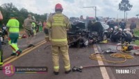 Carros ficam destruídos e ocupantes feridos em forte batida na BR-277 em Céu Azul