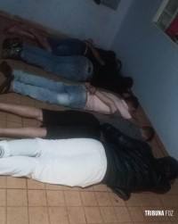 Guarda Municipal recupera veículo roubado e detém cinco pessoas com armas na Vila C 