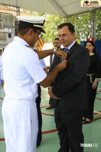 Delegado chefe da DPF de Foz do Iguaçu é agraciado com a medalha amigos da Marinha