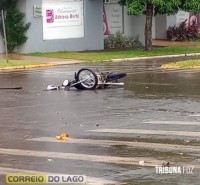 Motociclista sofre ferimentos após colisão em cruzamento de avenidas em Santa Helena