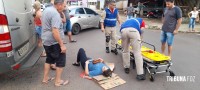 Motociclista é socorrida pelo Siate após colisão no Porto Meira