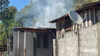 Incêndio atinge duas casas na "Favela da Brás" em Foz do Iguaçu