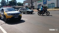 Motociclista é socorrida pelo Siate após colisão na Av. Felipe Wandscheer