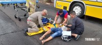 Passageira é socorrida pelo Siate após queda de moto na Av. Jorge Schimmelpfeng