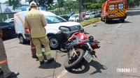 Motociclista é socorrido pelo Siate após colisão na Av. Paraná