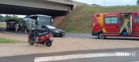 Motociclista é socorrido pelo Siate após queda debaixo do viaduto