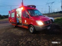 Ciclista é socorrida pelo Siate após queda no final da Av. Tancredo Neves