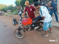 Motociclista é socorrido pelo Siate após colidir contra um muro na Av. Morenitas