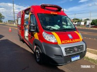 Idoso de bicicleta é socorrido pelo Siate após ser abalroado por uma carreta na marginal da BR-277