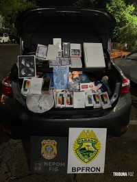 BPFRON e Polícia Federal apreendem veículo carregado com mercadorias contrabandeadas em Foz do Iguaçu