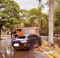 Veículo colide com outros cinco carros no centro de Puerto Iguazu