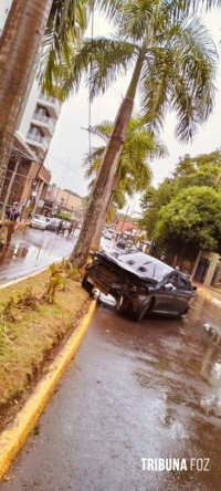 Veículo colide com outros cinco carros no centro de Puerto Iguazu