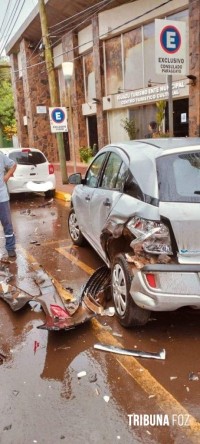 Veículo colide com outros cinco carros no centro de Puerto Iguazu