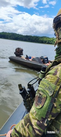 BPFRON e Polícia Federal apreendem embarcação carregada com 700 kg de agrotóxicos contrabandeados em Pato Bragado