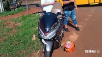 Motociclista é socorrida pelo Siate após colisão na Av. das Cataratas