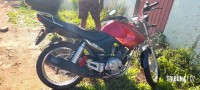 Motociclista fica gravemente ferida após queda de moto na região da Vila Carimã