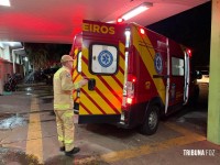 Motociclista fica gravemente ferido após colidir a moto na traseira de um veículo estacionado