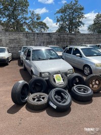 BPFRON apreende 2 veículos carregados com pneus contrabandeados em Céu Azul