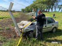 Motorista morre após atravessar muro com veículo e atingir alambrado em SMI 