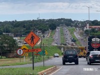 Após falha mecânica carreta sai da pista na BR-277 