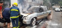 Bombeiros intervém em incêndio veicular no Boicy