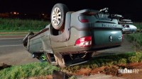 Mecânico pega carro de cliente e acaba capotando no Bairro Cidade Nova