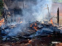 Bombeiros intervém em incêndio a residência no Bairro Morumbi