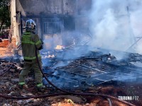 Bombeiros intervém em incêndio a residência no Bairro Morumbi