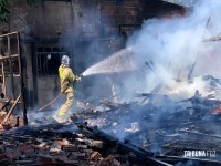 Bombeiros intervém em incêndio a residência no Bairro Morumbi