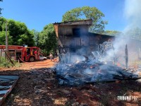 Bombeiros intervém em incêndio a residência no Bairro Morumbi