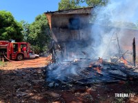 Bombeiros intervém em incêndio a residência no Bairro Morumbi