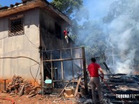 Bombeiros intervém em incêndio a residência no Bairro Morumbi