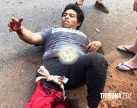 Motociclista tem a perna amputada após empinar a moto e colidir contra um veículo no Paraguai