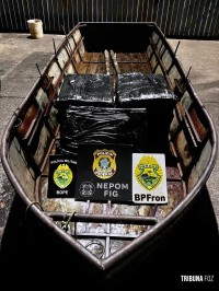 BPFRON, BOPE e PF apreendem embarcação com cigarros contrabandeados em Foz do Iguaçu