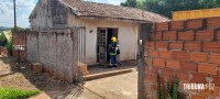 Bombeiros intervém em principio de incêndio a residência no Bairro Porto Meira