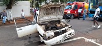 Duas pessoas feridas após colisão entre carro e ônibus na Vila Maracanã