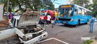 Duas pessoas feridas após colisão entre carro e ônibus na Vila Maracanã