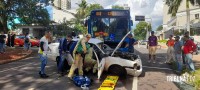 Duas pessoas feridas após colisão entre carro e ônibus na Vila Maracanã