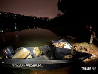 PF e Exército apreendem barco com peças automotivas  e caixas de alimentos descaminhadas no Rio Paraná