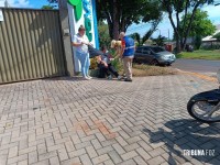 Siate socorre passageira da moto após colisão na Av. Javier Koelbel