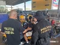 Policia Federal reforça fiscalização de veículos e pessoas nas aduanas das Pontes da Amizade e Tancredo Neves