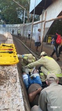 Motociclista é socorrido pelo Siate após queda na aduana da Ponte da Amizade