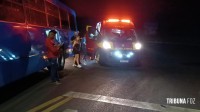 Motociclista é socorrida pelo Siate após colisão com ônibus na Av. General Meira