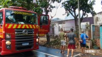 Casa é consumida pelo fogo no Porto Meira