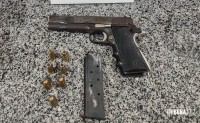 Policia Militar prende assaltante com uma pistola 45 na Vila Portes